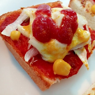 あらごしトマト・玉葱・コーン・チーズのミニトースト